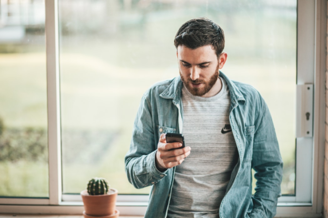 Screenshot_2018-09-04 Texting, mobile phone, holding phone and portrait HD photo by Tom Holmes ( thomholmes) on Unsplash